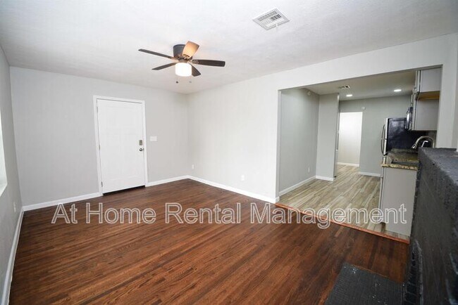 Building Photo - 621 E Xyler St