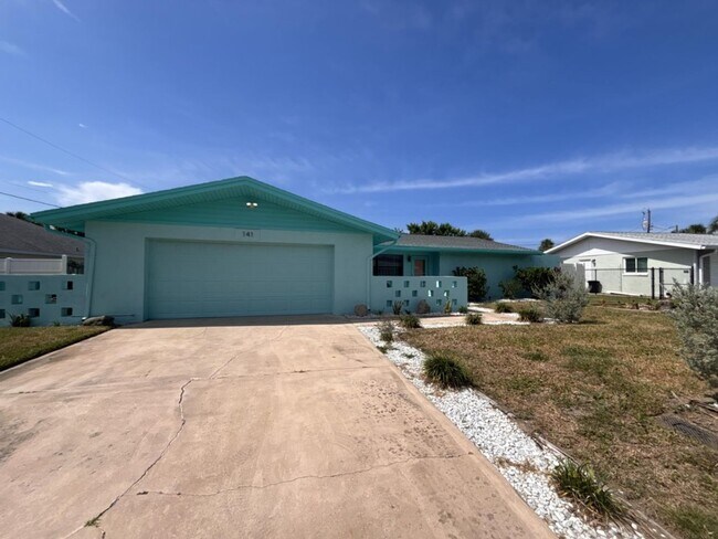 Building Photo - Vacation Rental Amazing Pet Friendly 3 Bed...