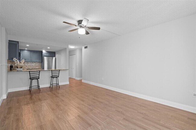 Foto del edificio - 16851 NE 23rd Ave