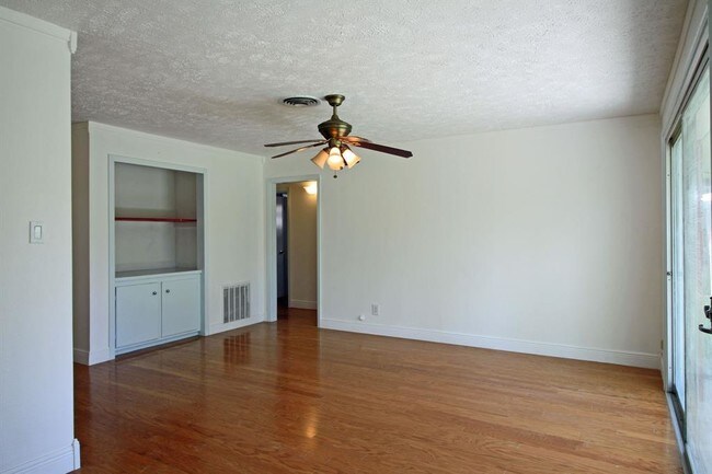 Foto del edificio - 6825 Neff St
