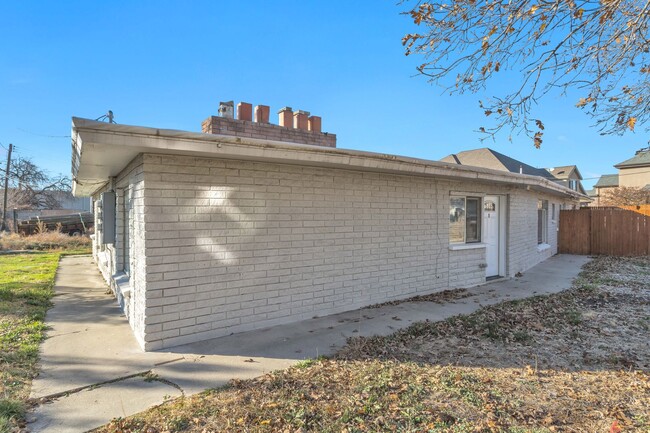 Building Photo - 13413 Minuteman Dr