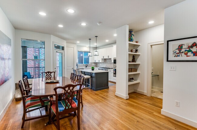 Foto del edificio - 4239 Rawlins St