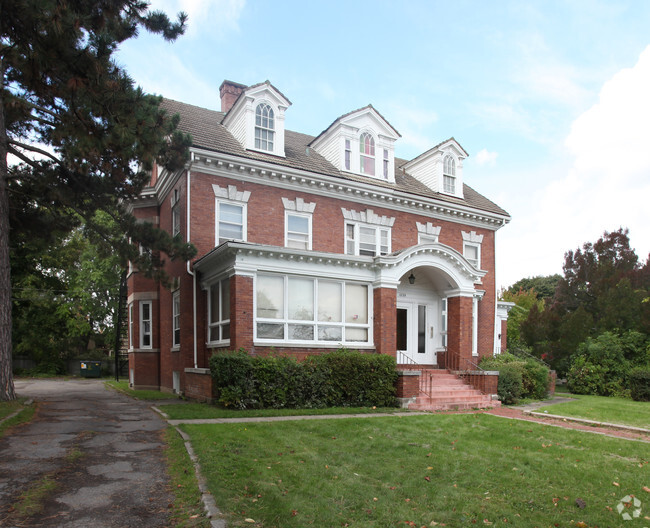 Building Photo - 1239 Lake Ave