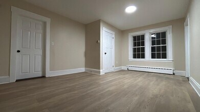 Building Photo - 155 N Main St