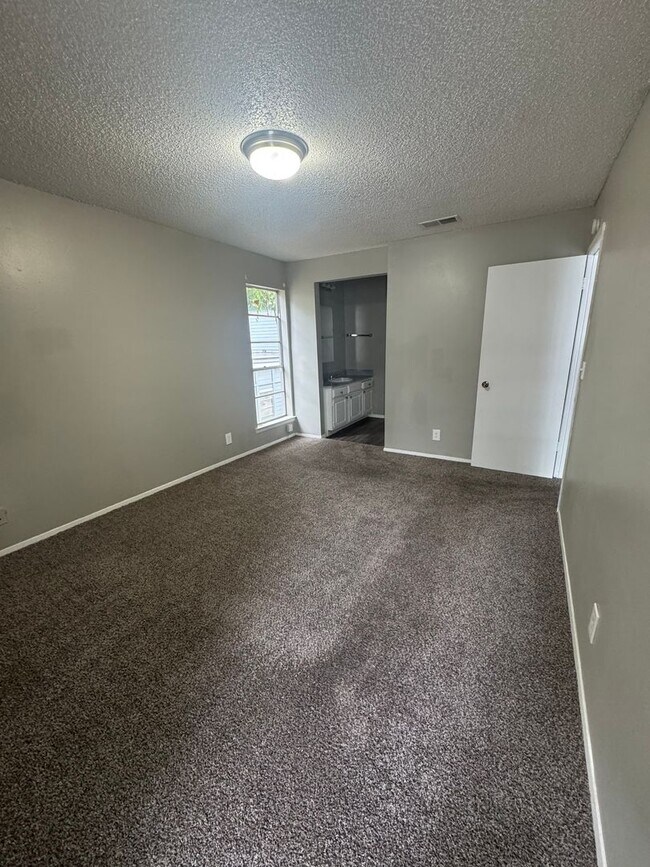 Foto del edificio - 2407 E 55th Pl