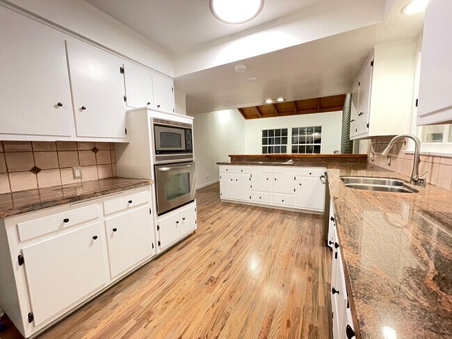 Foto del edificio - 2100 Chelsea Rd