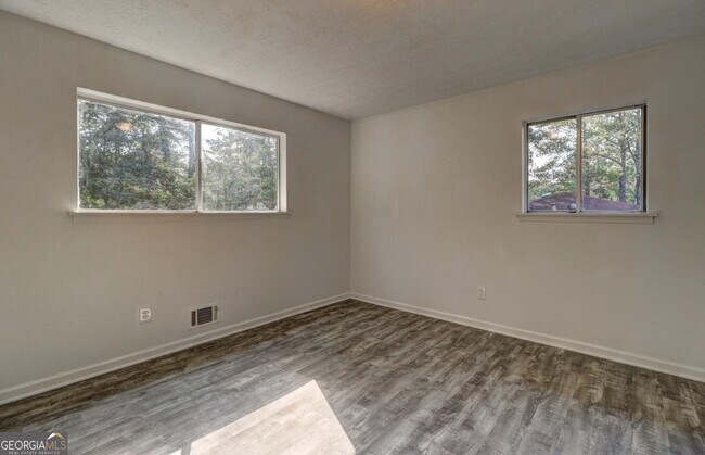 Building Photo - 3021 Bretton Dr