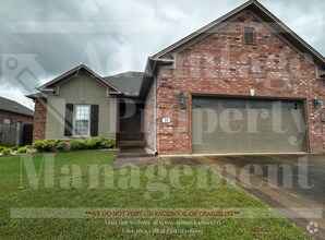 Building Photo - 22 Oak Tree Circle