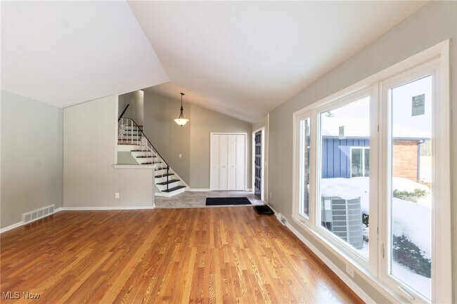 Foto del edificio - 24434 Emmons Rd