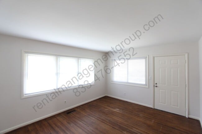 Building Photo - New On The Market with Fresh Updates!! Better Hurry!!