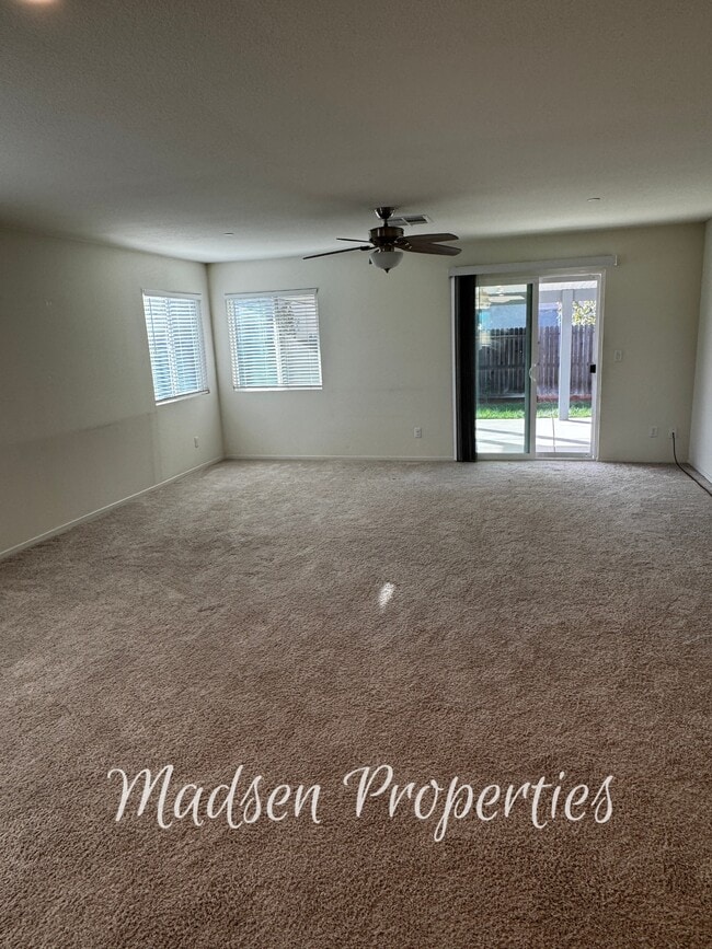 Foto del edificio - 114 Christian Ave