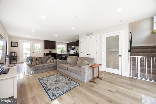 Building Photo - 209 Namar Ave