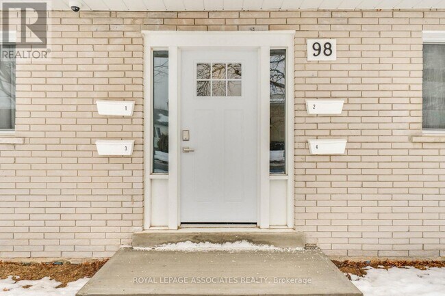 Photo du bâtiment - 98 SIXTH AVENUE