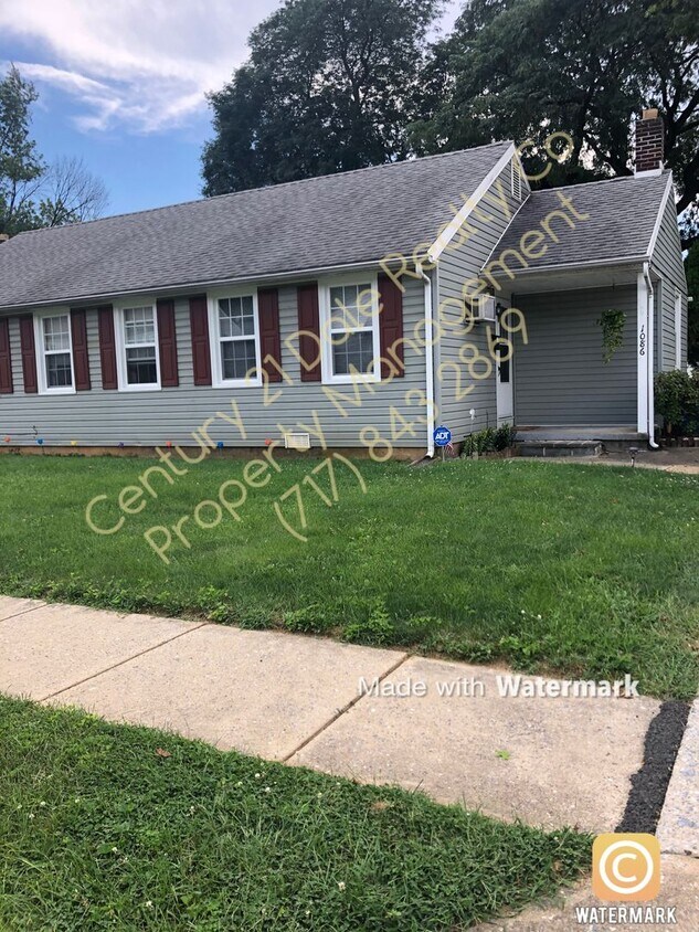 Primary Photo - Nice Sized 1 Bedroom Duplex