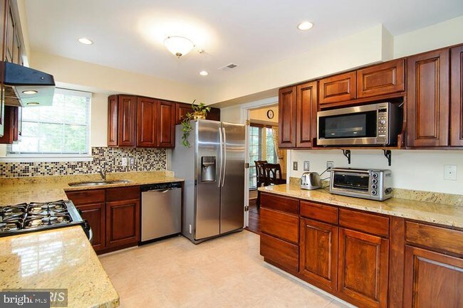 Building Photo - 7777 Blueberry Hill Ln