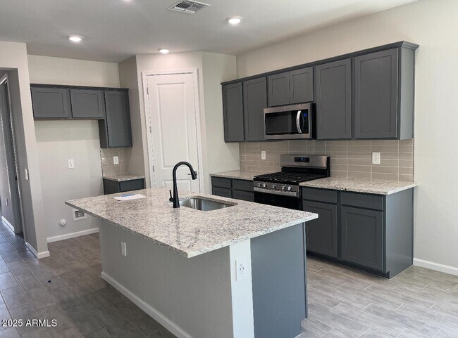 Foto del edificio - 3420 S 177th Ave