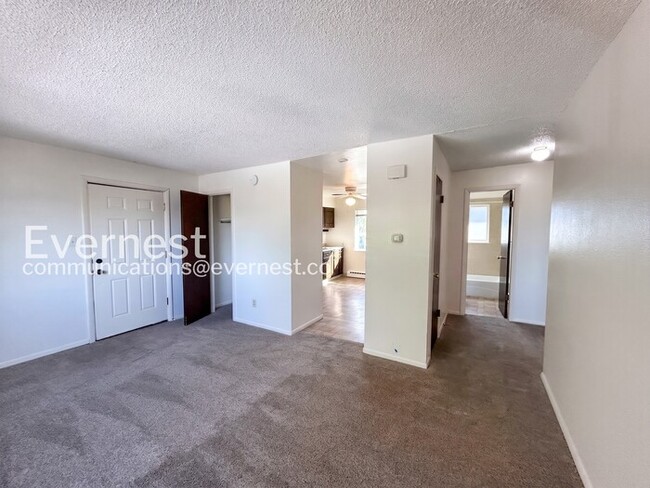 Building Photo - 1075 Magnolia St