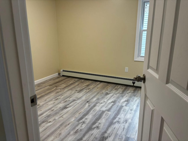 Building Photo - 156 Willow St