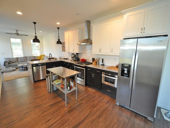 Foto del edificio - 765 Dunlop Way