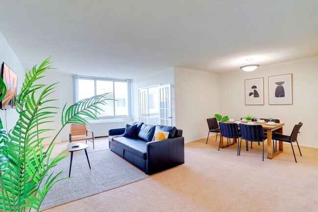 Building Photo - 1600 S Eads St