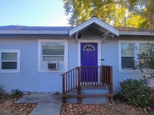 Foto del edificio - Cozy and Newly Remodeled 2 bed 1 bath home in Woodland CA