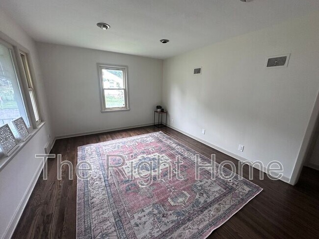 Foto del edificio - 600 S 48th St