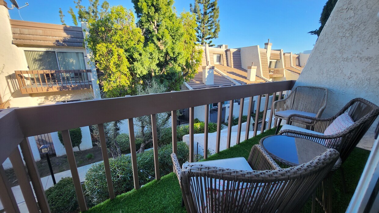 18360 Collins St, Tarzana, CA 91356 Townhome Rentals in Tarzana CA