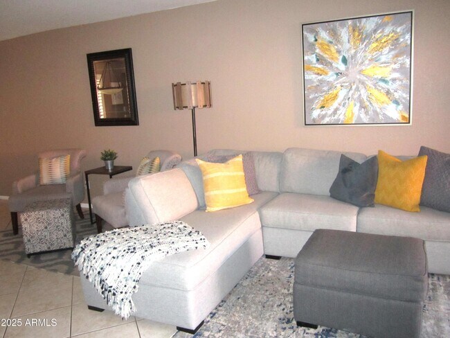 Foto del edificio - 4303 E Cactus Rd