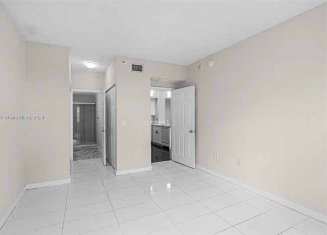 Building Photo - 2200 E Preserve Way
