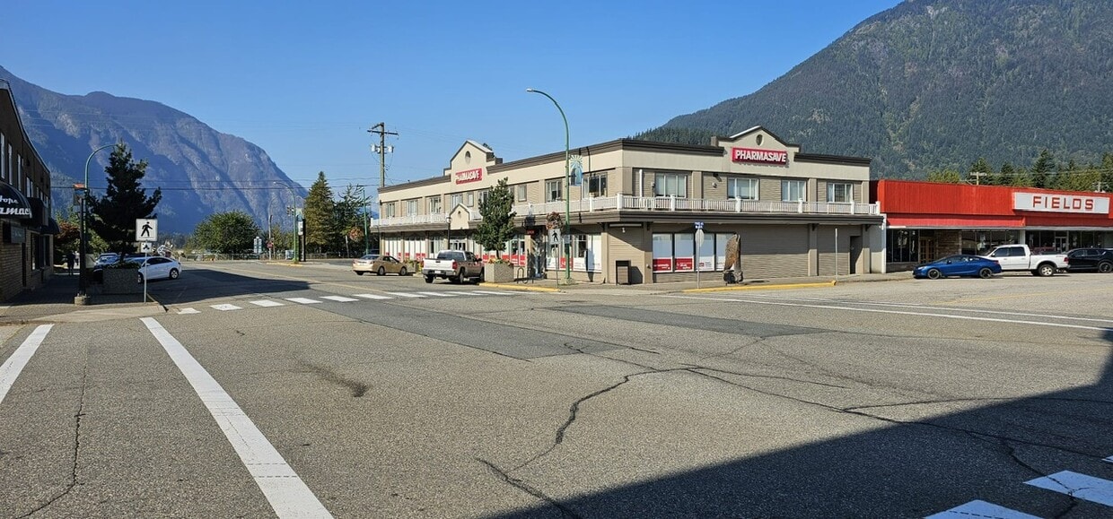 Primary Photo - 790 Fraser Ave