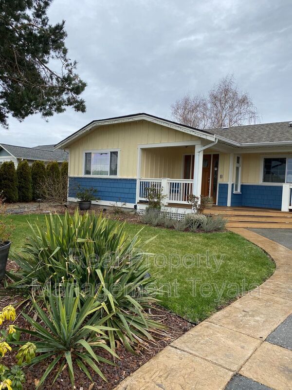 Building Photo - 8252 Cowichan Rd