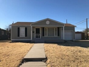 Building Photo - 742 S La Salle Dr