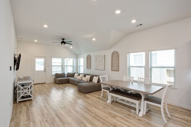 Foto del edificio - 4827 Chestnut Valley Ln