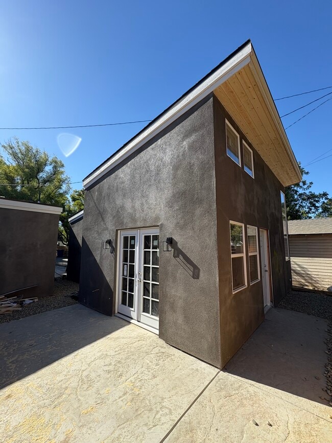 Building Photo - 214 Kimble St