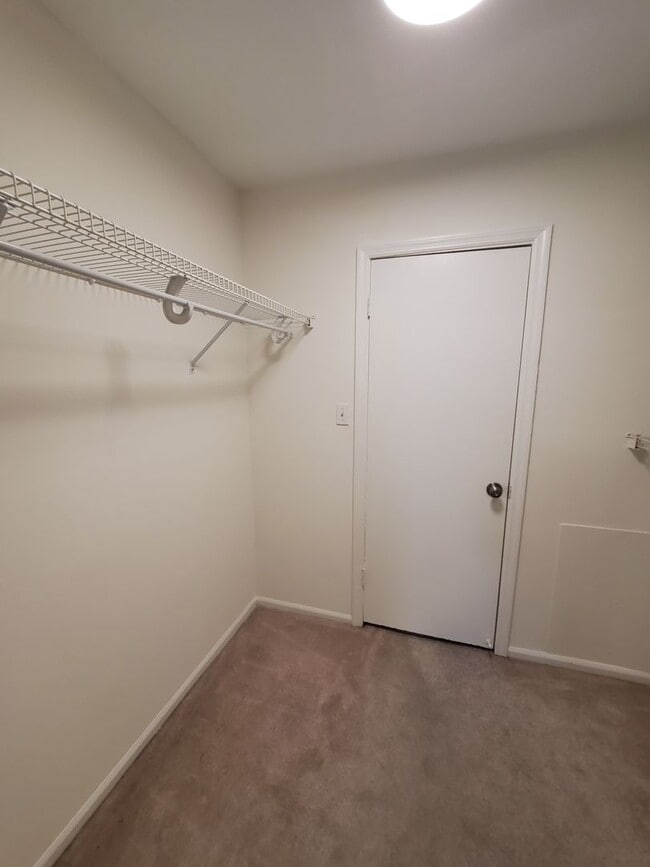 Foto del edificio - Charming 1-Bedroom Condo in Prime Sandy Sp...