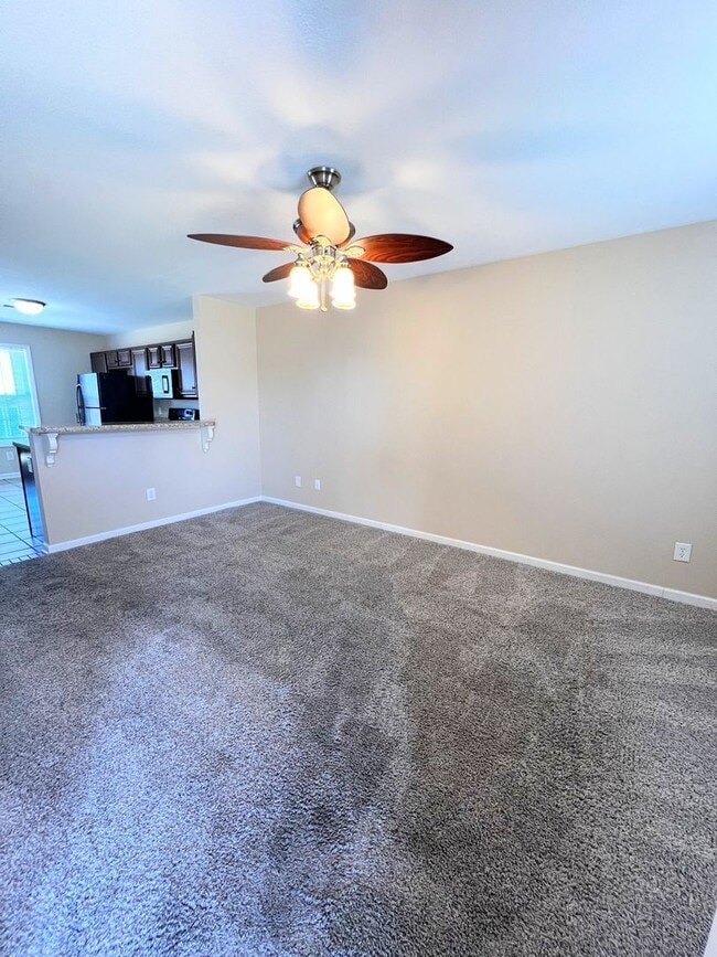 Building Photo - 2 Bedroom 1.5 Bathroom Townhome!!!