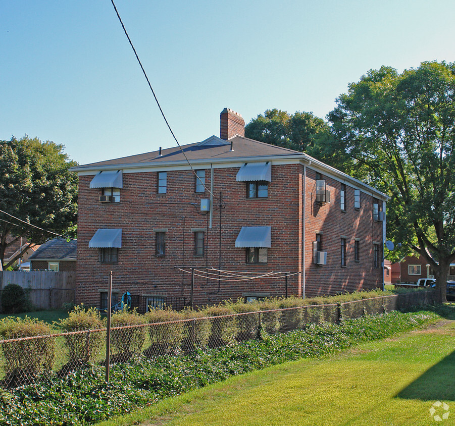 Building Photo - 933 Broadview Blvd S