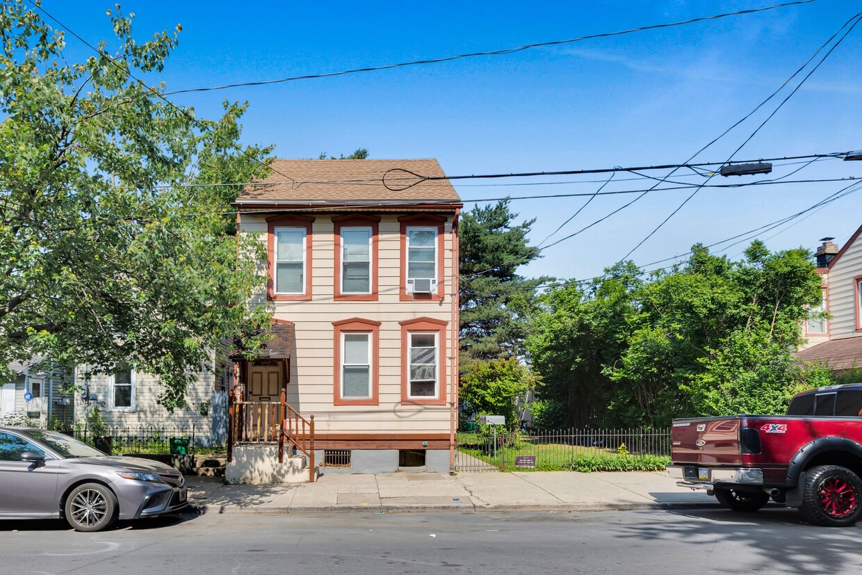 Foto principal - 523 N Ninth St