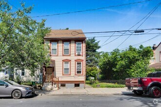 Building Photo - 523 N Ninth St