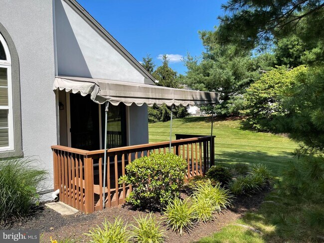 Building Photo - 214 Hawthorne Ct N