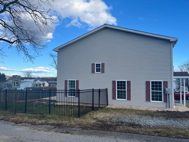 Foto del edificio - 112 W S St