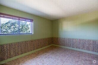Building Photo - 2121 Collier Ave