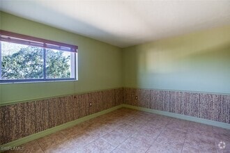 Building Photo - 2121 Collier Ave