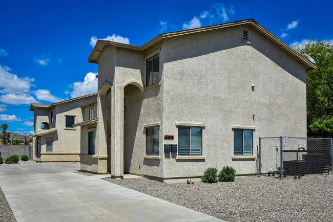Foto del edificio - 506 E Townley Ave