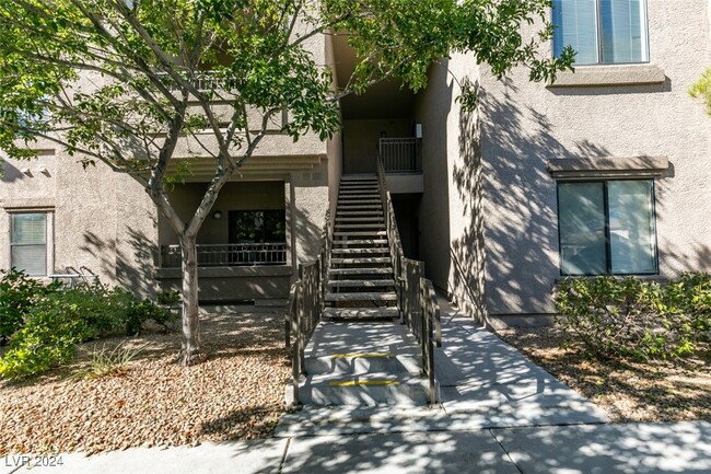 Foto del edificio - 8250 N Grand Canyon Dr