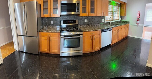 Building Photo - 134 Oak St