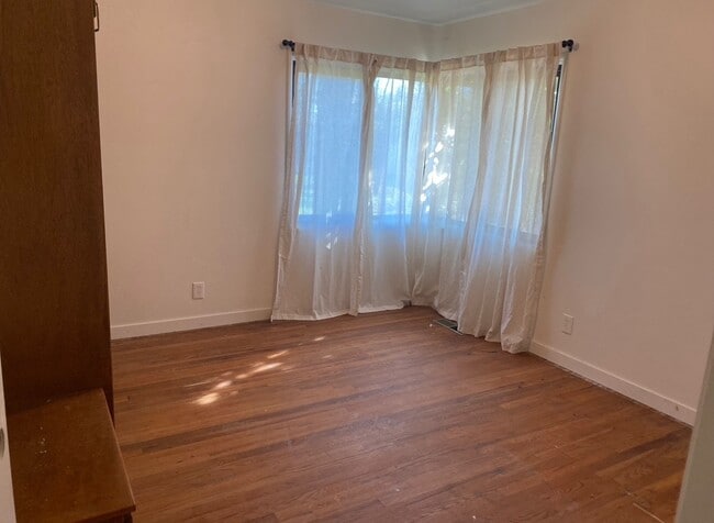 Foto del edificio - 109 S Park Dr