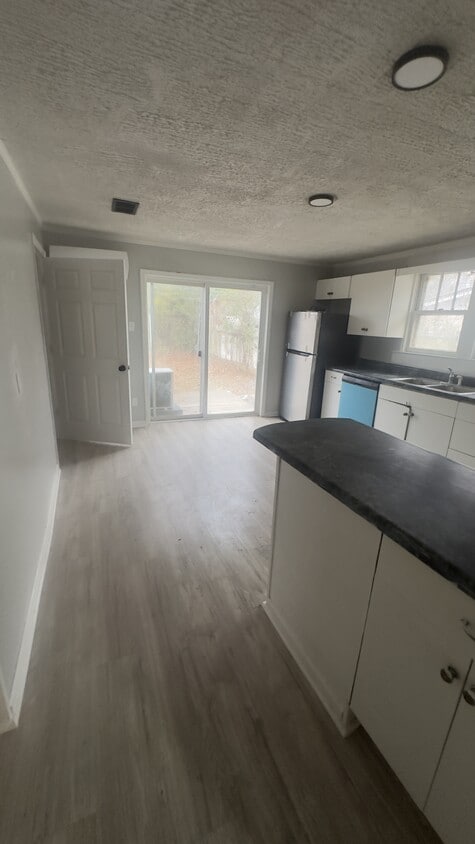 Building Photo - 323 W 22nd St