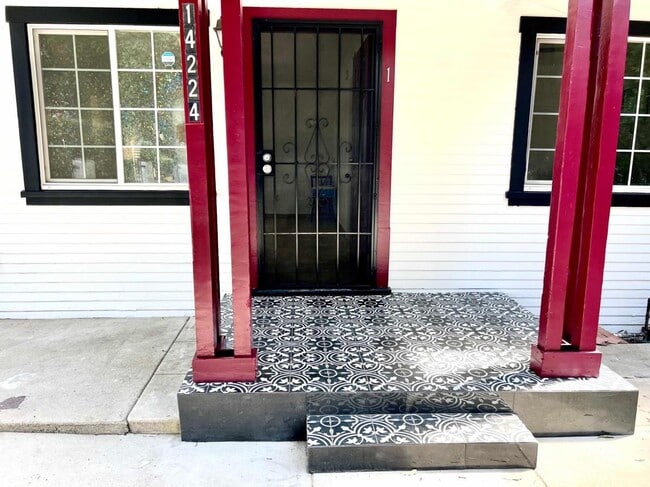 new Bayona Night tile - 14224 Friar St