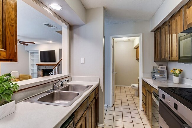 Photo - 2805 Meadow Park Dr Apartment